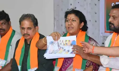 అబద్ధాలకు బ్రాండ్ అంబాసిడర్లుగా ఆర్ఆర్ఆర్