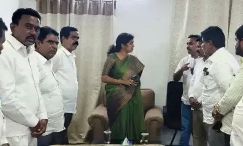 అక్రమ ఇసుక రవాణాపై కలెక్టర్ కు మాజీ ఎమ్మెల్యే ఫిర్యాదు