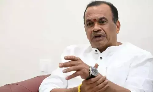 రాష్ట్రంలో వర్షాలు..  ఆర్ అండ్ బీ శాఖ  అలర్ట్.. మంత్రి కోమటిరెడ్డి కీలక  ఆదేశాలు
