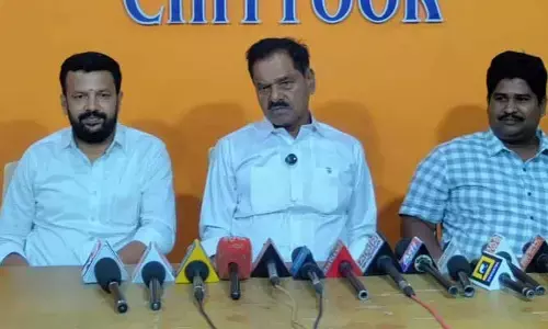 పవన్ కల్యాణ్‌తోనే కులాల కుంపటి: మాజీ మంత్రి నారాయణస్వామి