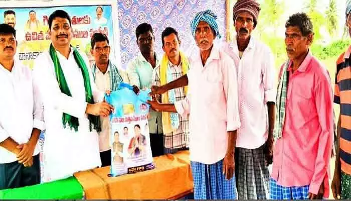 గిరిజన రైతులకు ఉచిత వరి విత్తనాలు పంపిణీ గిరిజన రైతులకు ఉచిత వరి విత్తనాలు పంపిణీ