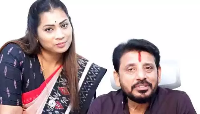 కొత్తూరు పోలీస్ స్టేషన్కు ఎమ్మెల్సీ దువ్వాడ...ఉద్రిక్తత కొత్తూరు పోలీస్ స్టేషన్కు ఎమ్మెల్సీ దువ్వాడ...ఉద్రిక్తత