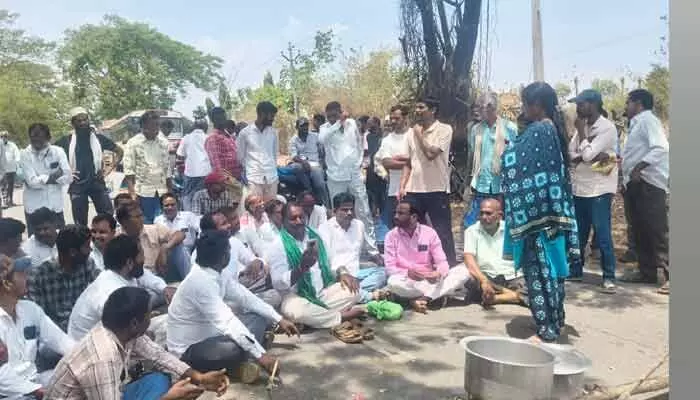 ధాన్యం డబ్బులు ఎక్కడ ? ధాన్యం డబ్బులు ఎక్కడ ?