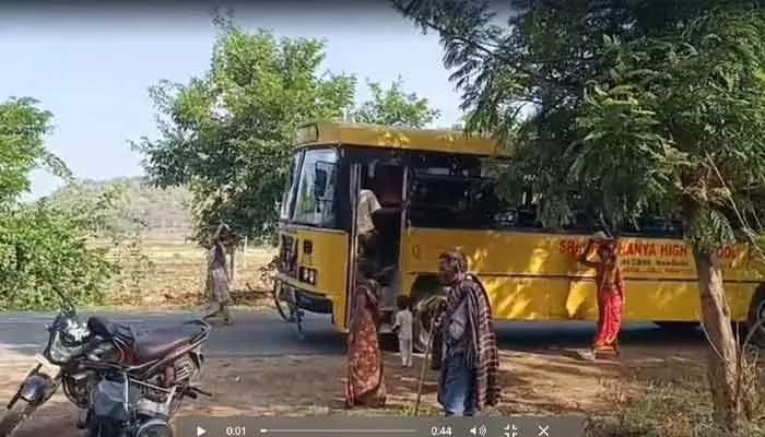మా పిల్లలను ప్రైవేట్ స్కూళ్లకు పంపం.. గ్రామస్తుల తీర్మాణం మా పిల్లలను ప్రైవేట్ స్కూళ్లకు పంపం.. గ్రామస్తుల తీర్మాణం
