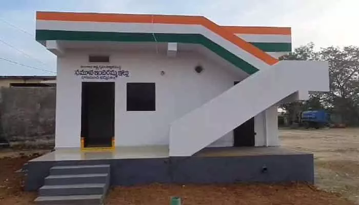 ఇందిరమ్మ ఇండ్ల పేరిట పైసా వసూల్.. ఇందిరమ్మ ఇండ్ల పేరిట పైసా వసూల్..