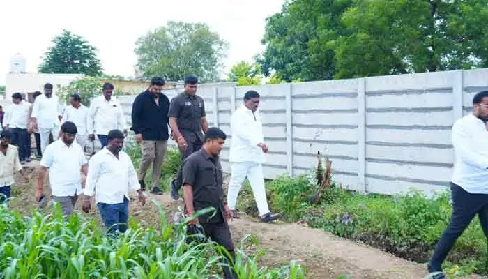 సందుగూడెం మక్తకుంట కబ్జా యత్నం.. సందుగూడెం మక్తకుంట కబ్జా యత్నం..