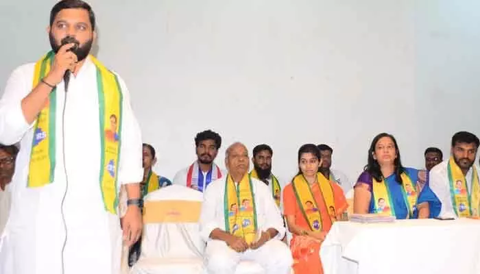 ఉద్యమకారులకు 250 గజాల ప్లాట్లు ఇవ్వాలి.. ఉద్యమకారులకు 250 గజాల ప్లాట్లు ఇవ్వాలి..