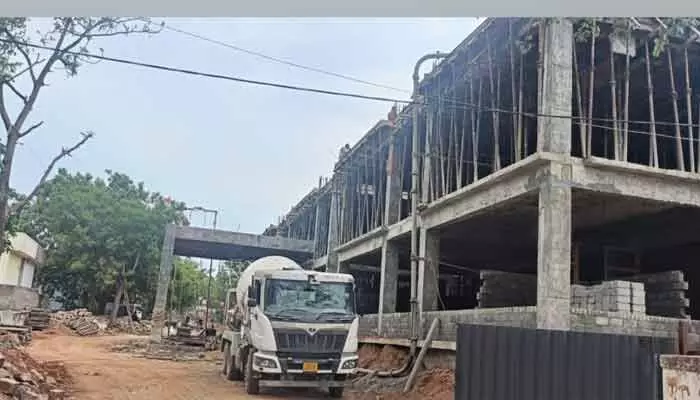 ఇల్లంత కుంటలో కార్పొరేట్ వైద్యం..! ఇల్లంత కుంటలో కార్పొరేట్ వైద్యం..!