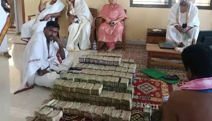 చినవెంకన్నకు భారీగా ఆదాయం చినవెంకన్నకు భారీగా ఆదాయం