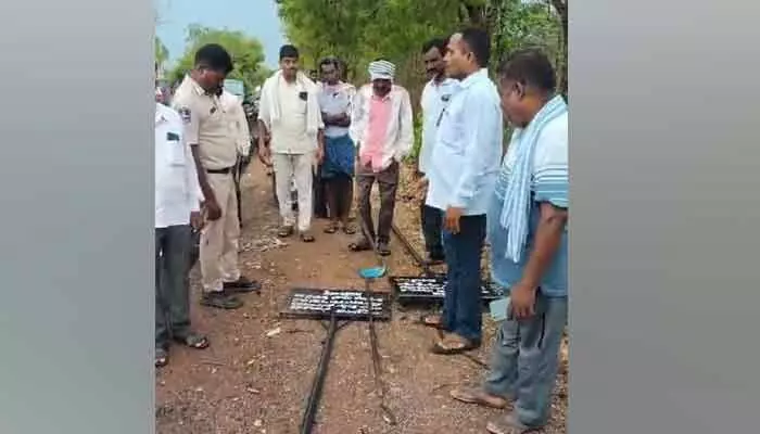 పేద రైతుల భూములను లాక్కుంటే ఊరుకునేది లేదు : బీఆర్ఎస్ నేత పేద రైతుల భూములను లాక్కుంటే ఊరుకునేది లేదు : బీఆర్ఎస్ నేత