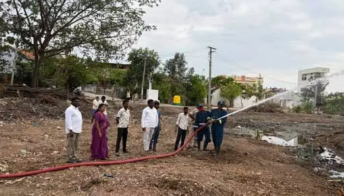 కుడి చెరువు ప్రాంతంలో అగ్ని ప్రమాదం కుడి చెరువు ప్రాంతంలో అగ్ని ప్రమాదం