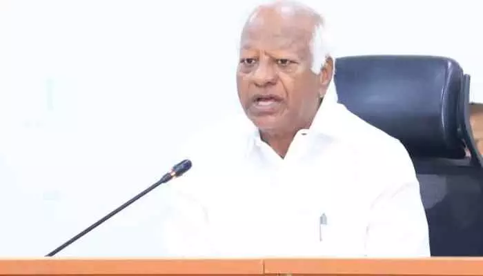 గుడిసెలు లేని నియోజకవర్గంగా తీర్చిదిద్దాలి గుడిసెలు లేని నియోజకవర్గంగా తీర్చిదిద్దాలి