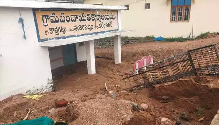 గ్రామపంచాయతీలోకి వరద నీరు గ్రామపంచాయతీలోకి వరద నీరు