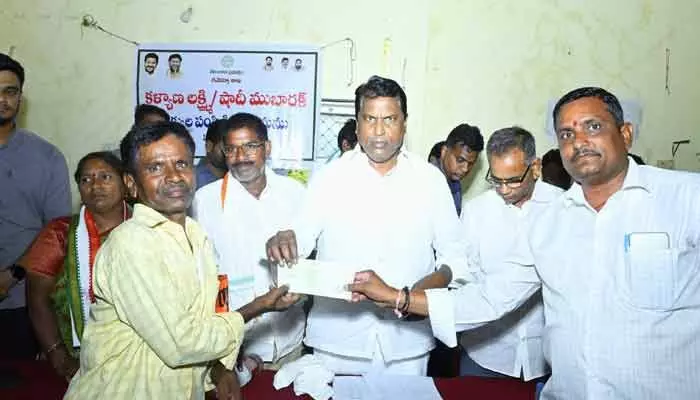 ప్రజల వద్దకే సంక్షేమ పథకాలు : మంత్రి లక్ష్మణ్ కుమార్ ప్రజల వద్దకే సంక్షేమ పథకాలు : మంత్రి లక్ష్మణ్ కుమార్