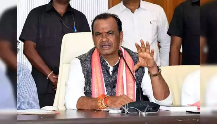 వర్షాకాలంలో ప్రజల భద్రతే ప్రాధాన్యంగా అధికారులు పని చేయాలి: మంత్రి కోమటిరెడ్డి వర్షాకాలంలో ప్రజల భద్రతే ప్రాధాన్యంగా అధికారులు పని చేయాలి: మంత్రి కోమటిరెడ్డి