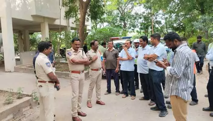 మట్టపల్లి ఎన్సీఎల్ కాలనీలో భారీ చోరీలు మట్టపల్లి ఎన్సీఎల్ కాలనీలో భారీ చోరీలు