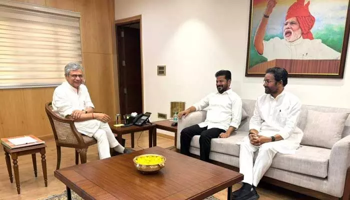 హైదరాబాద్ మెట్రోకు రుణం.. కేంద్ర మంత్రులతో సీఎం రేవంత్ రెడ్డి సానుకూల చర్చలు! హైదరాబాద్ మెట్రోకు రుణం.. కేంద్ర మంత్రులతో సీఎం రేవంత్ రెడ్డి సానుకూల చర్చలు!