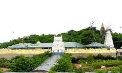 బాసర అమ్మవారి ఆలయంలో చోరీ... బాసర అమ్మవారి ఆలయంలో చోరీ...