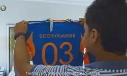 క్రికెట్ చరిత్రలో సరికొత్త రికార్డు..15 ఏళ్ల వయసులోనే ఇండియన్ జెర్సీ అందుకున్న వైభవ్ సూర్యవంశీ! క్రికెట్ చరిత్రలో సరికొత్త రికార్డు..15 ఏళ్ల వయసులోనే ఇండియన్ జెర్సీ అందుకున్న వైభవ్ సూర్యవంశీ!