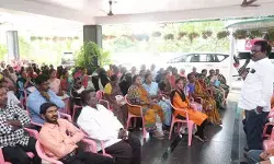మాజీ మంత్రి పువ్వాడ అజయ్ కుమార్ ను కలిసిన సర్వే నెంబర్ 218 బాధితులు మాజీ మంత్రి పువ్వాడ అజయ్ కుమార్ ను కలిసిన సర్వే నెంబర్ 218 బాధితులు