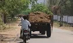 వారి కన్ను పడితే మట్టి మాయమే.. వారి కన్ను పడితే మట్టి మాయమే..