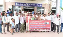 ప్రభుత్వ ఆసుపత్రిని గాలికి వదిలేసిన ముగ్గురు మంత్రులు ప్రభుత్వ ఆసుపత్రిని గాలికి వదిలేసిన ముగ్గురు మంత్రులు