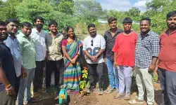 మొక్కలు నాటిన డైరెక్టర్ బలగం వేణు మొక్కలు నాటిన డైరెక్టర్ బలగం వేణు