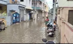 మాదాపూర్ను ముంచెత్తిన భారీ వర్షం.. నీట మునిగిన కాలనీలు మాదాపూర్ను ముంచెత్తిన భారీ వర్షం.. నీట మునిగిన కాలనీలు