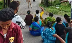 కొత్తగూడెంలో ఉద్రిక్తత.. నాగరాజు కేసుపై పోలీస్ స్టేషన్ ఎదుట ధర్నా కొత్తగూడెంలో ఉద్రిక్తత.. నాగరాజు కేసుపై పోలీస్ స్టేషన్ ఎదుట ధర్నా