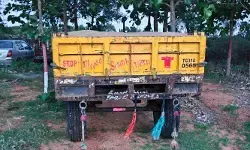 ఇసుక ట్రాక్టర్ పై కేసు నమోదు