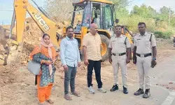 భూ ఆక్రమణను అడ్డుకున్న రెవెన్యూ అధికారులు