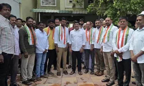 కాంగ్రెస్‌లో చేరిన రామడుగు సర్పంచ్, ఉప సర్పంచ్, 50 మంది కార్యకర్తలు