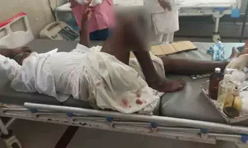 రోడ్డు ప్రమాదంలో ఒకరికి తీవ్ర గాయాలు