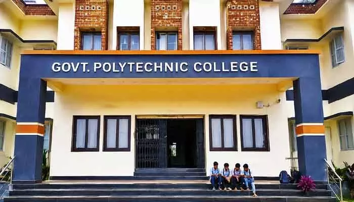 టెక్నికల్ విద్యకు పెరుగుతున్న డిమాండ్.. కొత్త కోర్సుల్లో విద్యార్థుల జోష్ టెక్నికల్ విద్యకు పెరుగుతున్న డిమాండ్.. కొత్త కోర్సుల్లో విద్యార్థుల జోష్