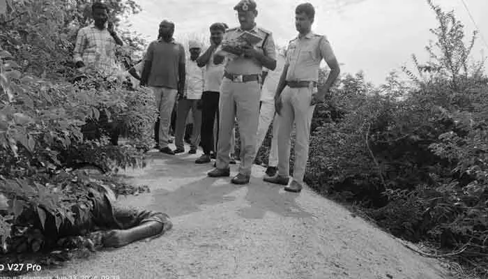 తిమ్మాపూర్లో యువకుడు దారుణ హత్య.. తిమ్మాపూర్లో యువకుడు దారుణ హత్య..