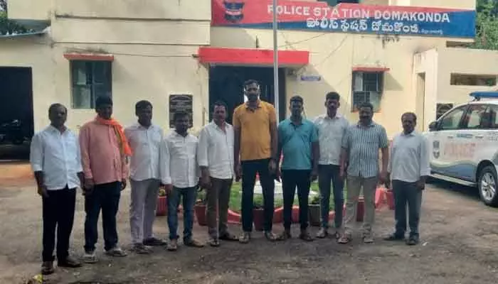 ముందస్తు అరెస్టులతో రైతుల గొంతు నొక్కలేరు: మెట్టు రాము ముందస్తు అరెస్టులతో రైతుల గొంతు నొక్కలేరు: మెట్టు రాము