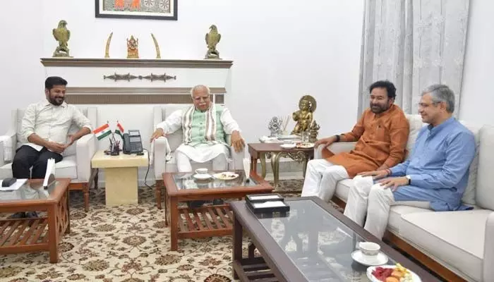 కేంద్రమంత్రి మనోహర్ లాల్ ఖట్టర్తో సీఎం రేవంత్ రెడ్డి భేటీ.. ఈ సారి ఆ ఇద్దరితో పాటు.. కేంద్రమంత్రి మనోహర్ లాల్ ఖట్టర్తో సీఎం రేవంత్ రెడ్డి భేటీ.. ఈ సారి ఆ ఇద్దరితో పాటు..