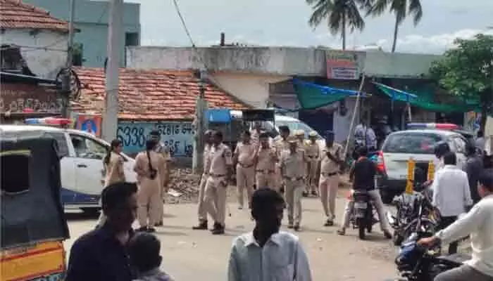 తాడ్వాయిలో తీవ్ర ఉత్కంఠ తాడ్వాయిలో తీవ్ర ఉత్కంఠ