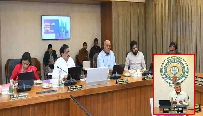 సీఎం చంద్రబాబు అధ్యక్షతన కేబినెట్ మీటింగ్.. సుదీర్ఘంగా సాగుతోన్న సమావేశం సీఎం చంద్రబాబు అధ్యక్షతన కేబినెట్ మీటింగ్.. సుదీర్ఘంగా సాగుతోన్న సమావేశం