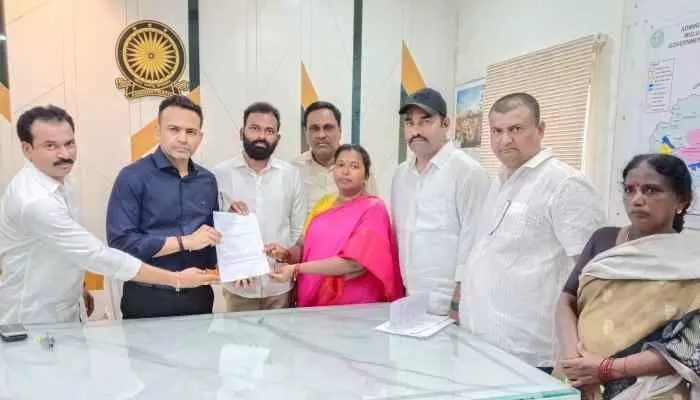 ఇసుక అక్రమ రవాణాను నిలిపి వేయాలి ఇసుక అక్రమ రవాణాను నిలిపి వేయాలి