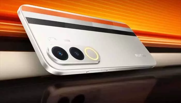 ‘రియల్మీ’ నుంచి పవర్ఫుల్ ఫోన్: 8,000mAh బ్యాటరీతో ‘P4x 4G’ లాంచ్ ‘రియల్మీ’ నుంచి పవర్ఫుల్ ఫోన్: 8,000mAh బ్యాటరీతో ‘P4x 4G’ లాంచ్