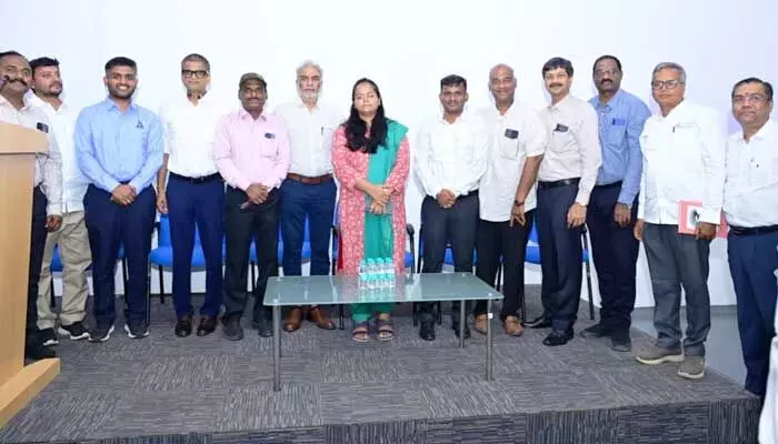రైతులు విత్తన మేళాలను సద్వినియోగం చేసుకోవాలి రైతులు విత్తన మేళాలను సద్వినియోగం చేసుకోవాలి