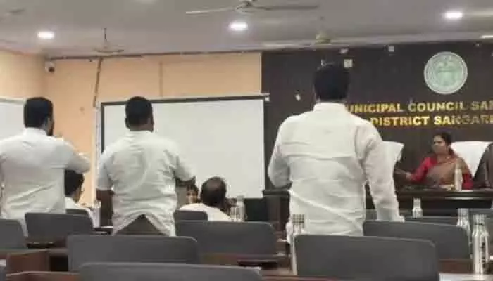 మమూళ్లు తీసుకొని పర్మిషన్లు ఇస్తున్నారు మమూళ్లు తీసుకొని పర్మిషన్లు ఇస్తున్నారు