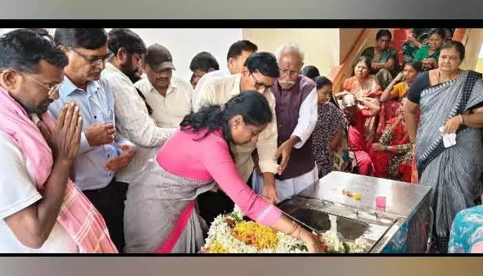బీజేపీ నాయకుని మృతికి చల్లా నివాళి బీజేపీ నాయకుని మృతికి చల్లా నివాళి