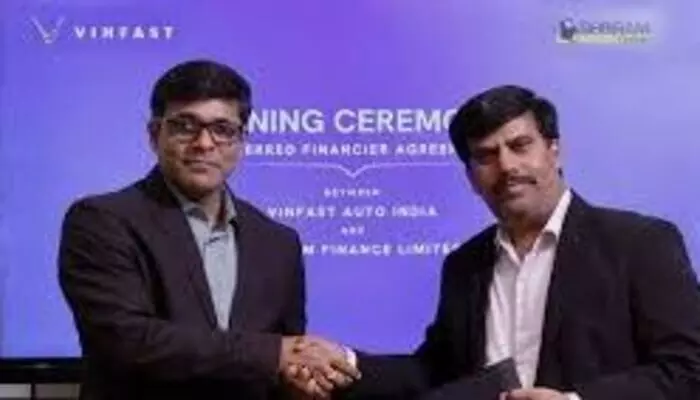 VinFast: శ్రీరామ్ ఫైనాన్స్తో చేతులు కలిపిన విన్ఫాస్ట్ VinFast: శ్రీరామ్ ఫైనాన్స్తో చేతులు కలిపిన విన్ఫాస్ట్