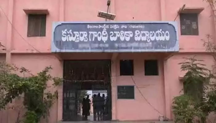 కస్తూర్బాకు దారెటు.. తికమక పడుతున్న పేరెంట్స్ కస్తూర్బాకు దారెటు.. తికమక పడుతున్న పేరెంట్స్