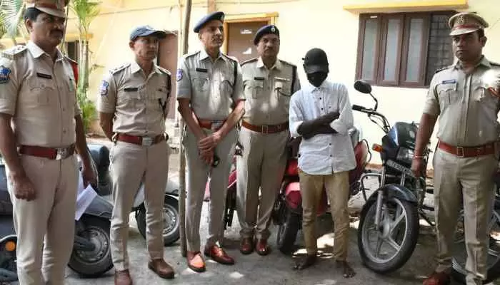 కుషాయిగూడ లో బైక్ దొంగ అరెస్ట్ కుషాయిగూడ లో బైక్ దొంగ అరెస్ట్