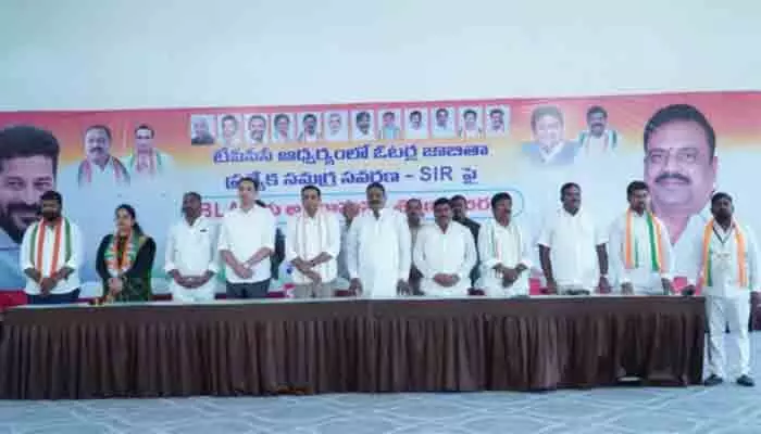 ప్రజాస్వామ్యంలో ఓటు హక్కు అత్యంత కీలకమైంది ప్రజాస్వామ్యంలో ఓటు హక్కు అత్యంత కీలకమైంది