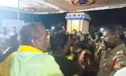 ఆలయ ప్రవేశంలో దళితులకు అవమానం..! ఆలయ ప్రవేశంలో దళితులకు అవమానం..!