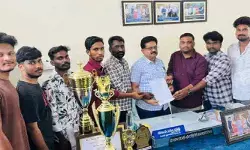 అధిక ఫీజులు, అనుమతులు లేకుండా పుస్తకాల విక్రయంపై నిరసన